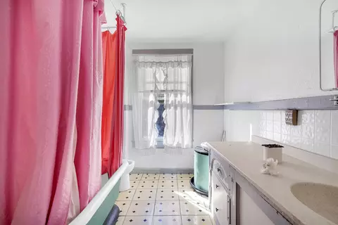 Bath - 134 Washington St, Saint Augustine, FL 32084 photo 2 of 2