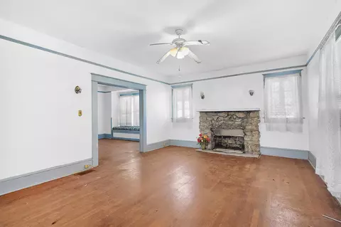 Living - 134 Washington St, Saint Augustine, FL 32084 photo 2 of 6