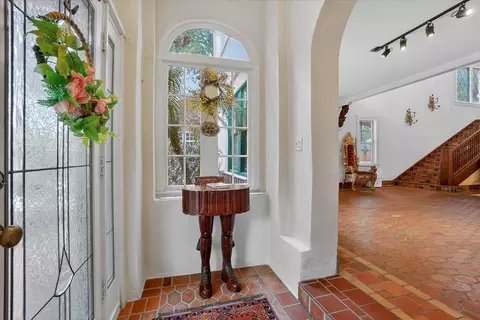 Entry Way - 16 May St, Saint Augustine, FL 32084 photo 4 of 8