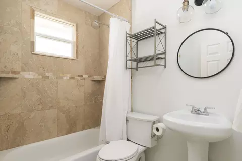 Bath - 8 Poinciana Ave, Saint Augustine, FL 32084 photo 3 of 4