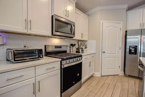 Kitchen - 721 Narvarez Ave, Saint Augustine, FL 32084 photo 3 of 8