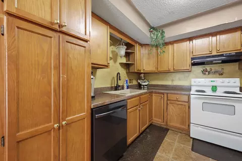 Kitchen - 5296 Timucua Cir, Saint Augustine, FL 32086 photo 3 of 5