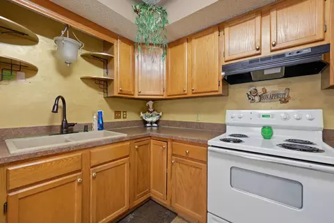 Kitchen - 5296 Timucua Cir, Saint Augustine, FL 32086 photo 4 of 5