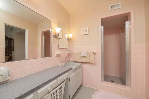 Bath - 124 Inlet Dr, Saint Augustine, FL 32080 photo 1 of 2