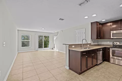 Living - 24 Islander Ct, Saint Augustine, FL 32080 photo 1 of 5