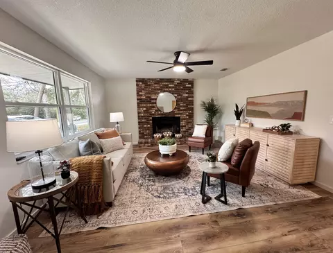 Living - 226 Jasmine Rd, Saint Augustine, FL 32086 photo 2 of 3