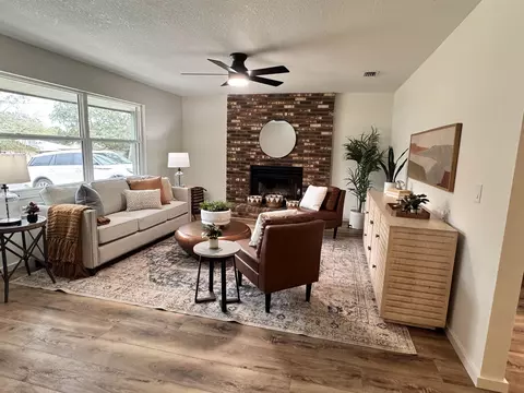 Living - 226 Jasmine Rd, Saint Augustine, FL 32086 photo 3 of 3