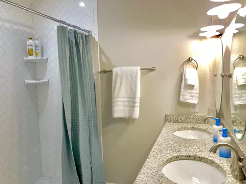 Bath - 3877 Laurel St, Saint Augustine, FL 32084 photo 2 of 3