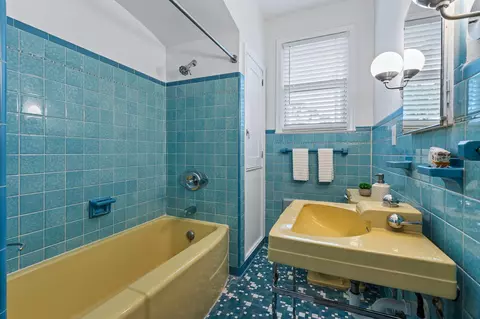 Bath - 25 May St, Saint Augustine, FL 32084 photo 2 of 2
