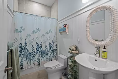 Bath - 916 Ocean Palm Way, Saint Augustine, FL 32080 photo 5 of 6