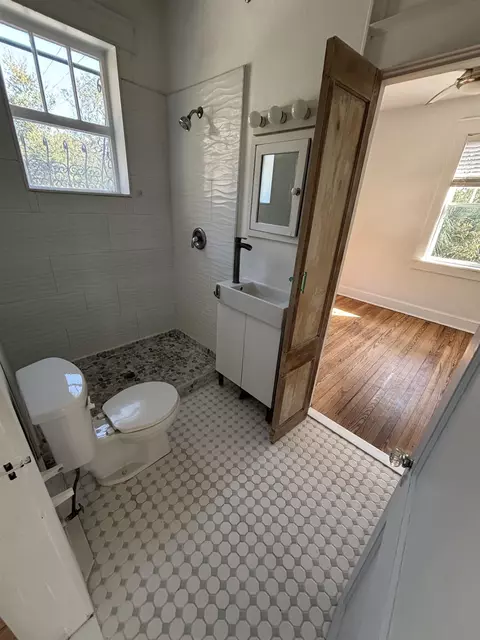Bath - 50 E San Carlos Ave, Saint Augustine, FL 32084 photo 1 of 1