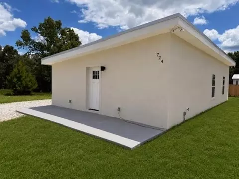 724 Dawn Ave, Interlachen, FL 32148
