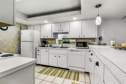 Kitchen - 2 Dondanville Rd #212, Saint Augustine, FL 32080 photo 1 of 3
