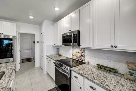 Kitchen - 103 Ocean Jasper Dr, Saint Augustine, FL 32086 photo 2 of 3