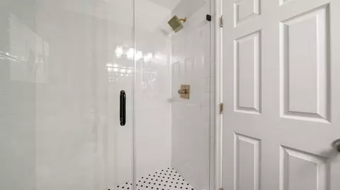 Bath - 108 A St #A, Saint Augustine, FL 32080 photo 3 of 4