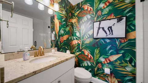 Bath - 108 A St #A, Saint Augustine, FL 32080 photo 2 of 4