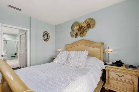 Bedroom - 305 Via Castilla #104, Saint Augustine, FL 32095 photo 2 of 5