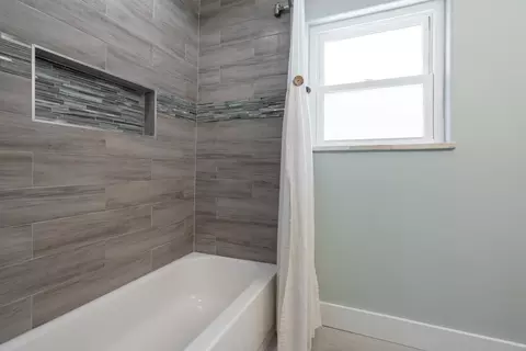 Bath - 334 Seabreeze Ave, Saint Augustine, FL 32080 photo 7 of 10