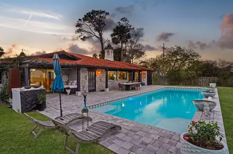 Exterior - 71 Water St, Saint Augustine, FL 32084 photo 10 of 13