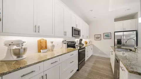 Kitchen - 74 Wrendale Loop, Ormond Beach, FL 32174 photo 4 of 5