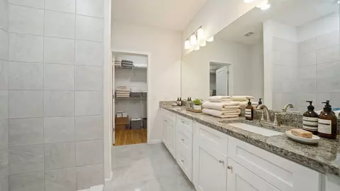 Bath - 820 N Saint Johns St, Saint Augustine, FL 32084 photo 2 of 3