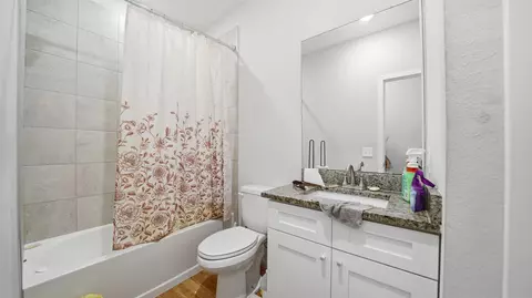 Bath - 820 N Saint Johns St, Saint Augustine, FL 32084 photo 1 of 3