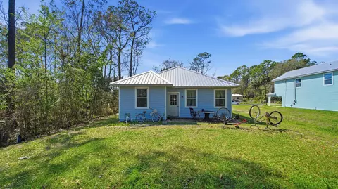 Exterior - 820 N Saint Johns St, Saint Augustine, FL 32084 photo 3 of 4
