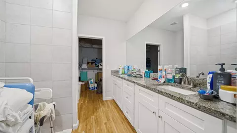 Bath - 820 N Saint Johns St, Saint Augustine, FL 32084 photo 3 of 3