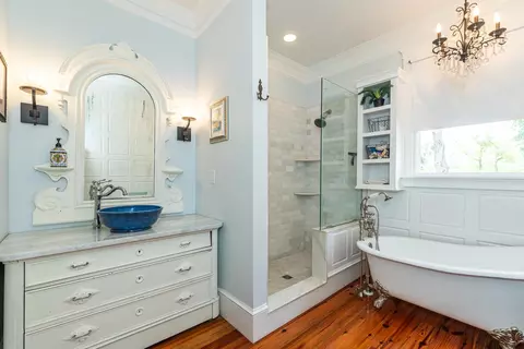 Bath - 288 St George St, Saint Augustine, FL 32084 photo 8 of 11