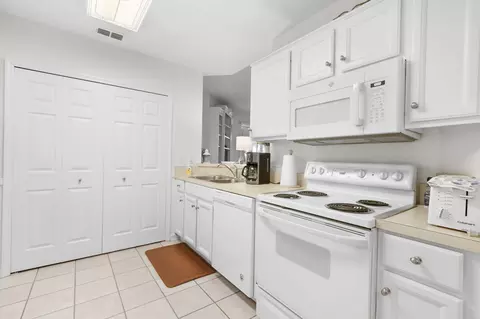 Kitchen - 1012 Royal Troon Ln, Saint Augustine, FL 32086 photo 2 of 3