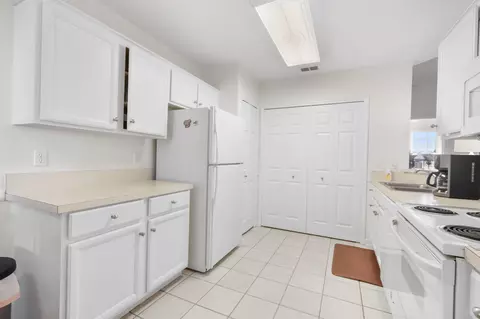 Kitchen - 1012 Royal Troon Ln, Saint Augustine, FL 32086 photo 3 of 3