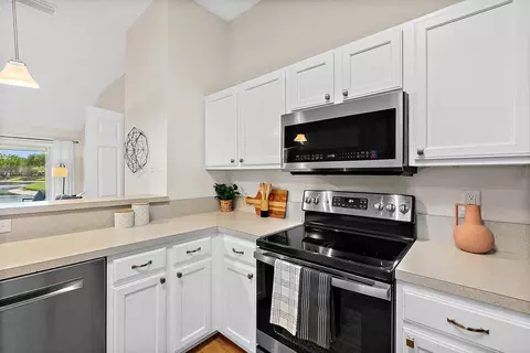 Kitchen - 913 Oak Arbor Cir, Saint Augustine, FL 32084 photo 2 of 5