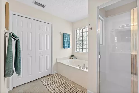 Bath - 913 Oak Arbor Cir, Saint Augustine, FL 32084 photo 2 of 4