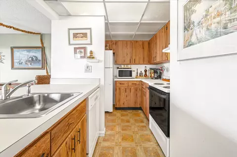 Kitchen - 34 Veronese Ct, Saint Augustine, FL 32086 photo 3 of 4