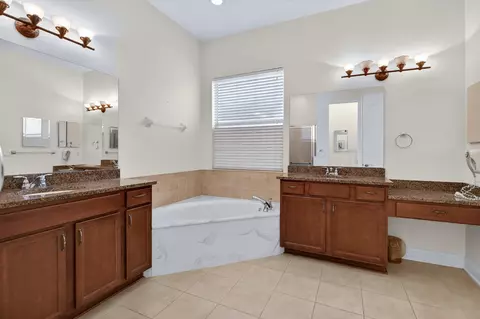 Bath - 1446 Castle Pines Cir, Saint Augustine, FL 32092 photo 1 of 3