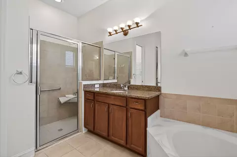 Bath - 1446 Castle Pines Cir, Saint Augustine, FL 32092 photo 2 of 3