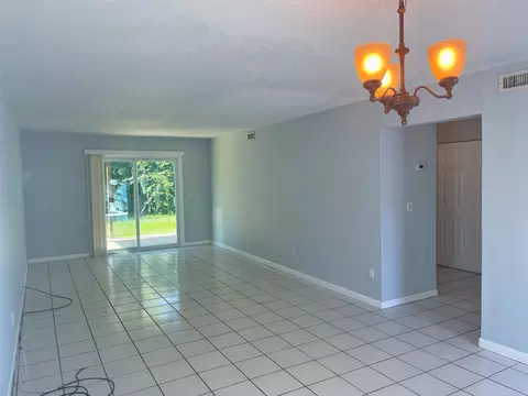 Living - 203 9th St, Saint Augustine, FL 32080 photo 2 of 5