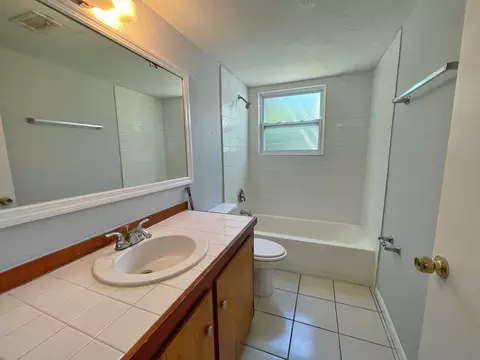 Bath - 203 9th St, Saint Augustine, FL 32080 photo 2 of 4