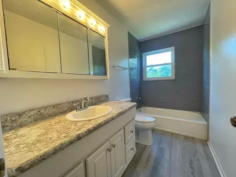 Bath - 203 9th St, Saint Augustine, FL 32080 photo 3 of 4