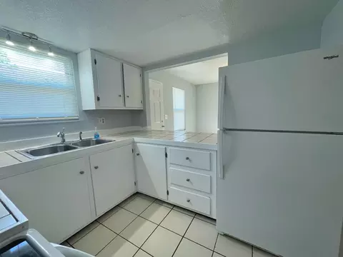 Kitchen - 203 9th St, Saint Augustine, FL 32080 photo 4 of 7