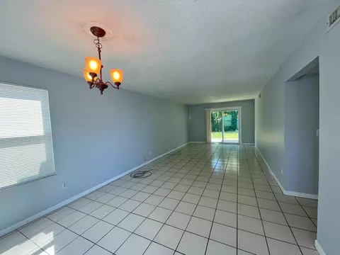 Living - 203 9th St, Saint Augustine, FL 32080 photo 1 of 5
