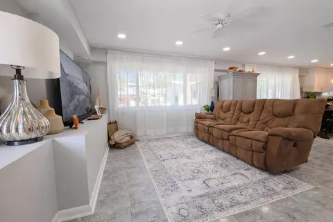 Living - 200 Oglethorpe, Saint Augustine, FL 32080 photo 2 of 2