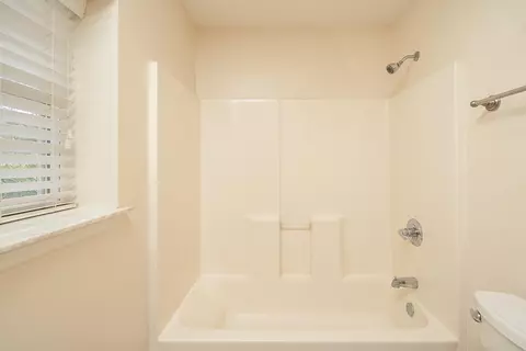 Bath - 4040 Red Pine Ln, Saint Augustine, FL 32086 photo 2 of 3