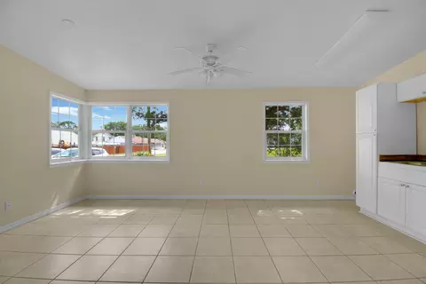 Living - 228 Spring St, Saint Augustine, FL 32084 photo 7 of 8
