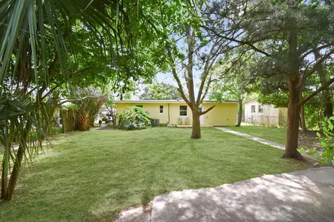 Exterior - 228 Spring St, Saint Augustine, FL 32084 photo 7 of 10