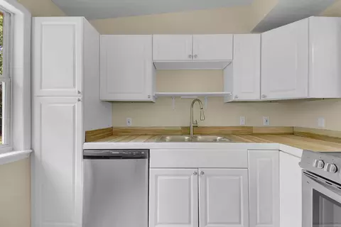Kitchen - 228 Spring St, Saint Augustine, FL 32084 photo 3 of 3