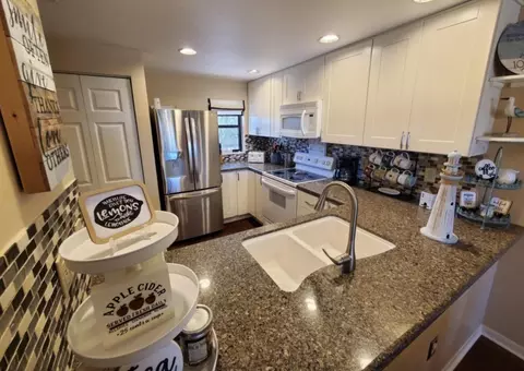 Kitchen - 4250 A1a S I35 Elevator #BLDG ST, Saint Augustine, FL 32080 photo 4 of 5