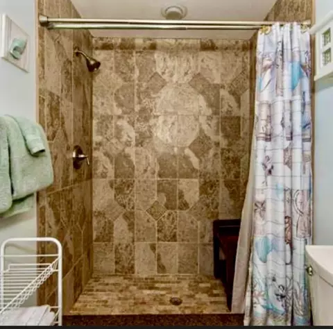 Bath - 4250 A1a S I35 Elevator #BLDG ST, Saint Augustine, FL 32080 photo 2 of 3