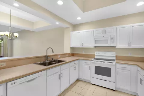 Kitchen - 1003 Makarios Dr, Saint Augustine, FL 32080 photo 2 of 3