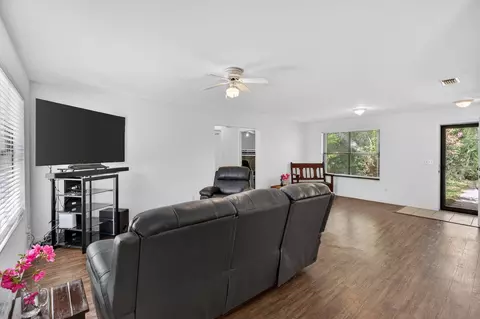Living - 355 Biscayne Ave, Saint Augustine, FL 32080 photo 3 of 3